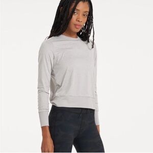 Vuori Daydream Long Sleeve Performance Crewneck Tee EUC